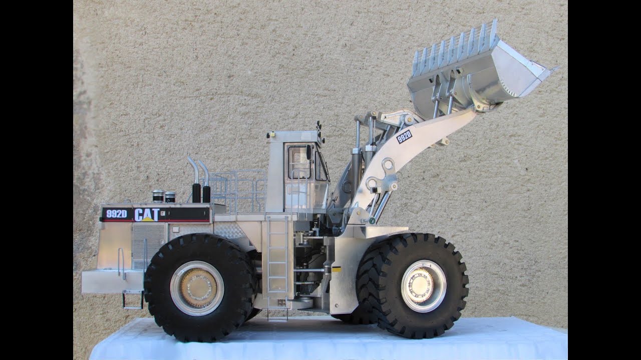 Maquette en scratch, 992D Caterpillar échelle: 1/15 - montage.