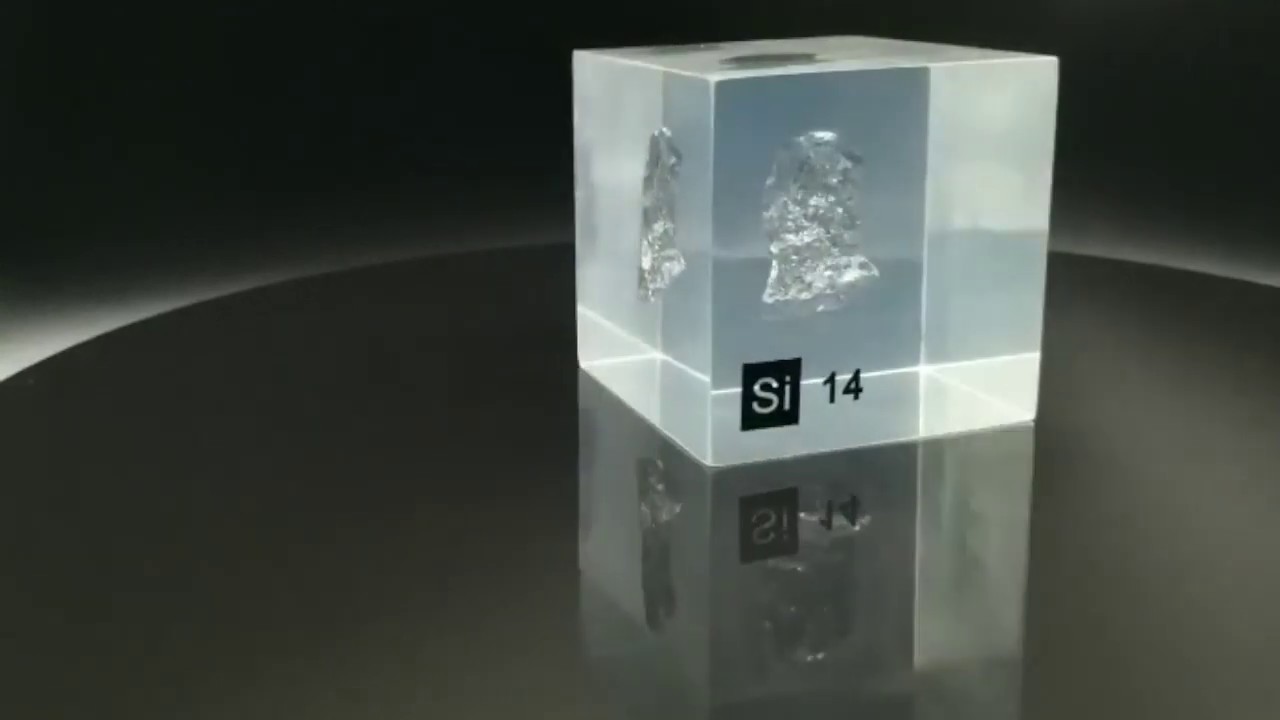 Polar Metals Epoxy Resin Cube with Crystal Silicon inside