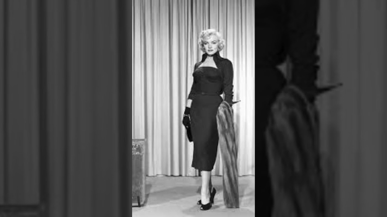 Iconic Fashion Moments of Marilyn Monroe. #marilynmonroe #fashionblogger #fashionstyle #fashion