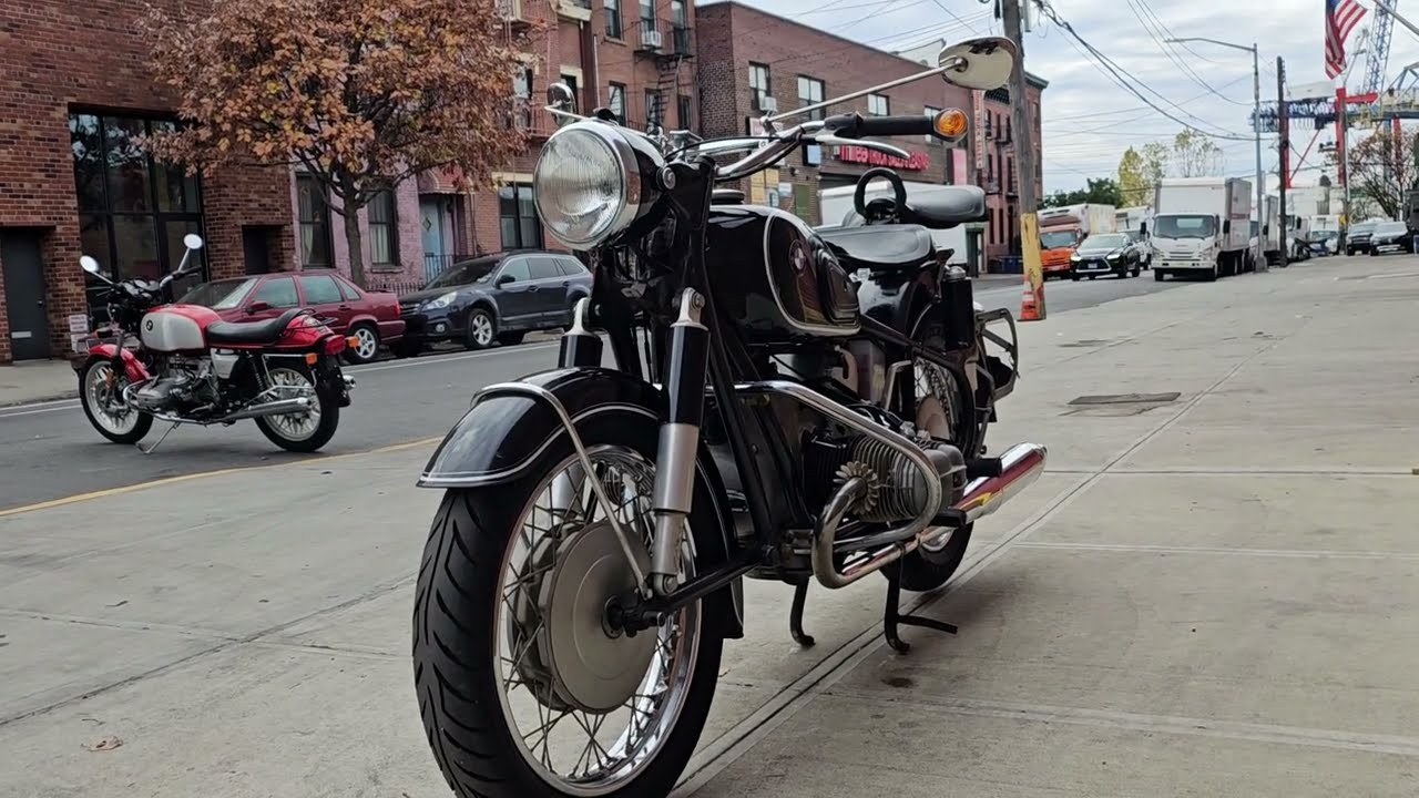 1965 BMW R69S cold start - Bring a Trailer