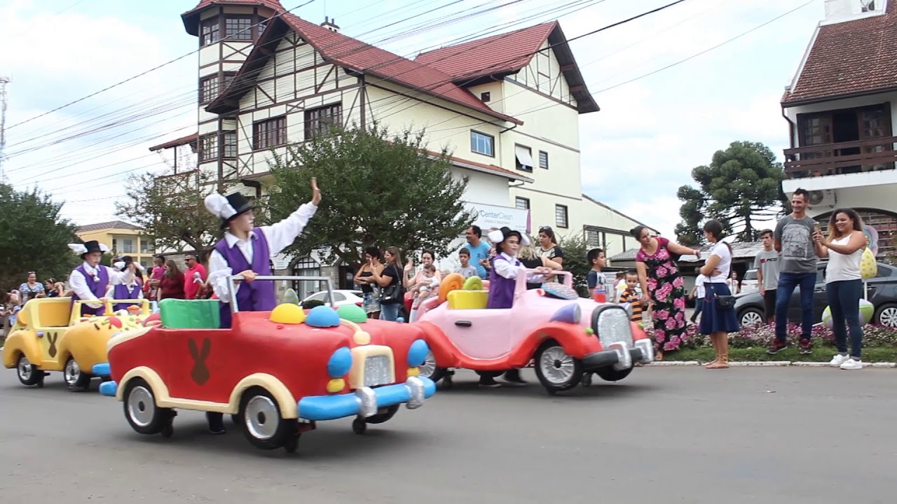 Em busca do coelhinho - desfile do coelho
