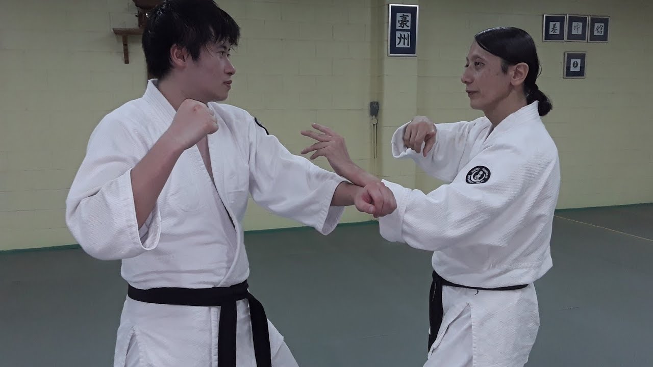 「合気道を疑う空手家に合気を掛けてみた」 森 道治 師範 八段  Finding out if this Aikido is real! with Mori Shihan 8th Dan