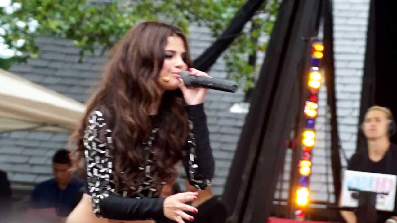 Selena Gomez - Come And Get It (LIVE) #GMASelena 2013