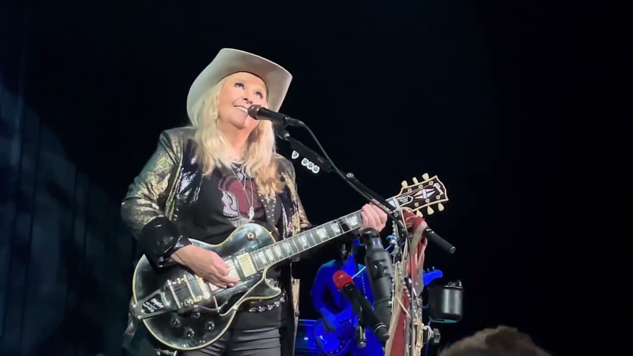 Don’t You Want A Woman -  Melissa Etheridge - 10/12/2025 Arizona Financial Theatre, Phoenix, AZ