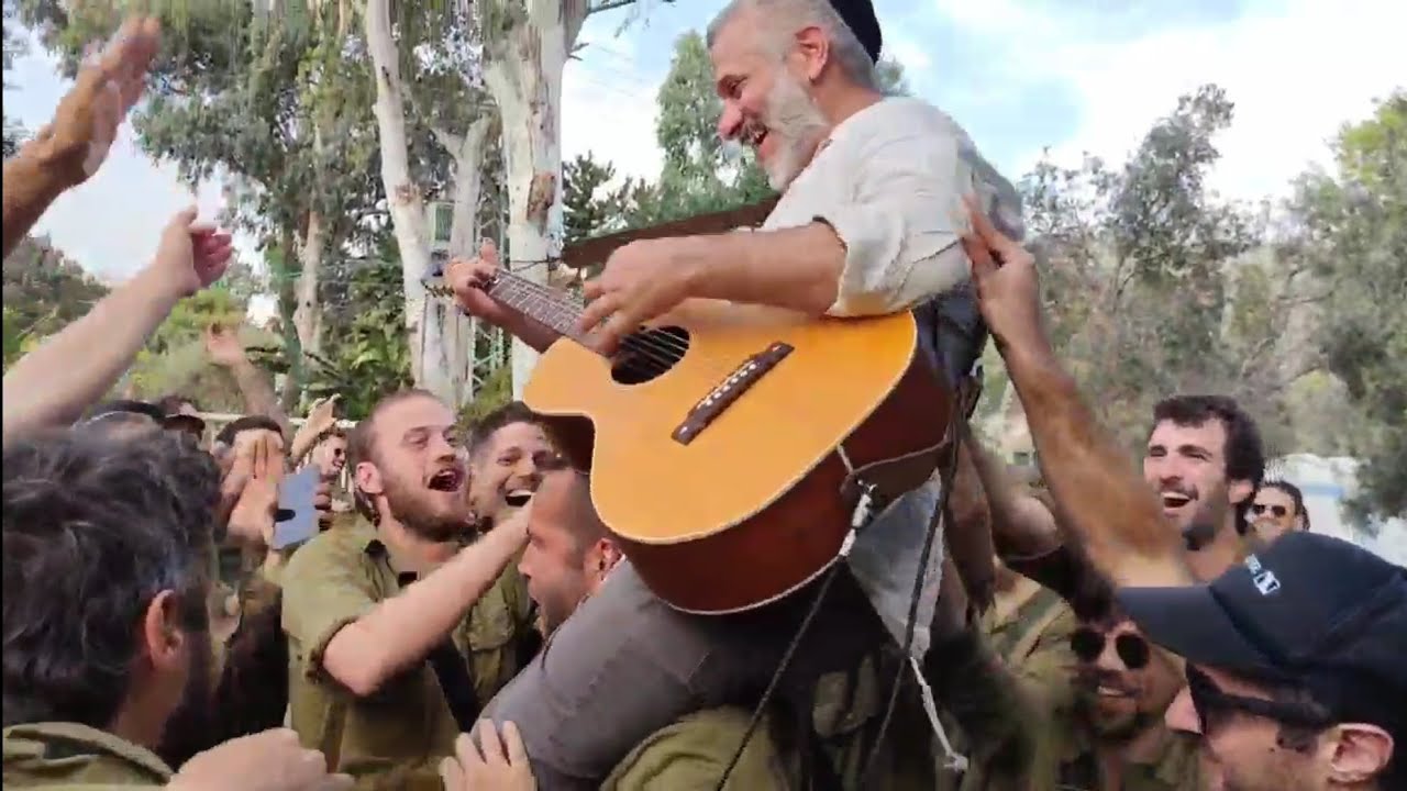 שירו של שפשף - אביתר בנאי LIVE || הופעה מול חיילי צה