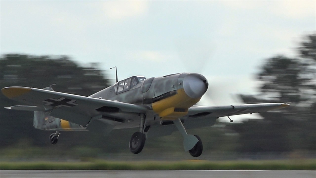Bf-109 G6 Full Landing Approach (windy conditions)