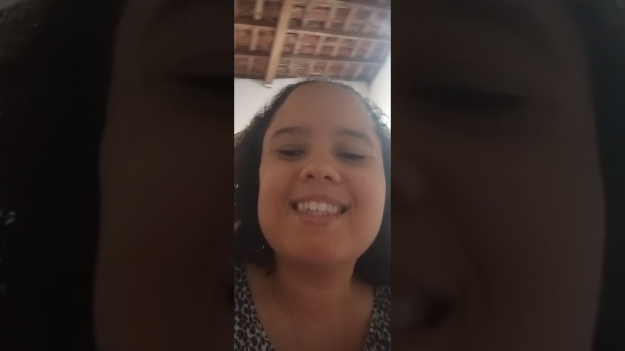 Cantora🥰💕 vitória✌️                                       Louvor ele 🌅🔥 é santo✌️🔥
