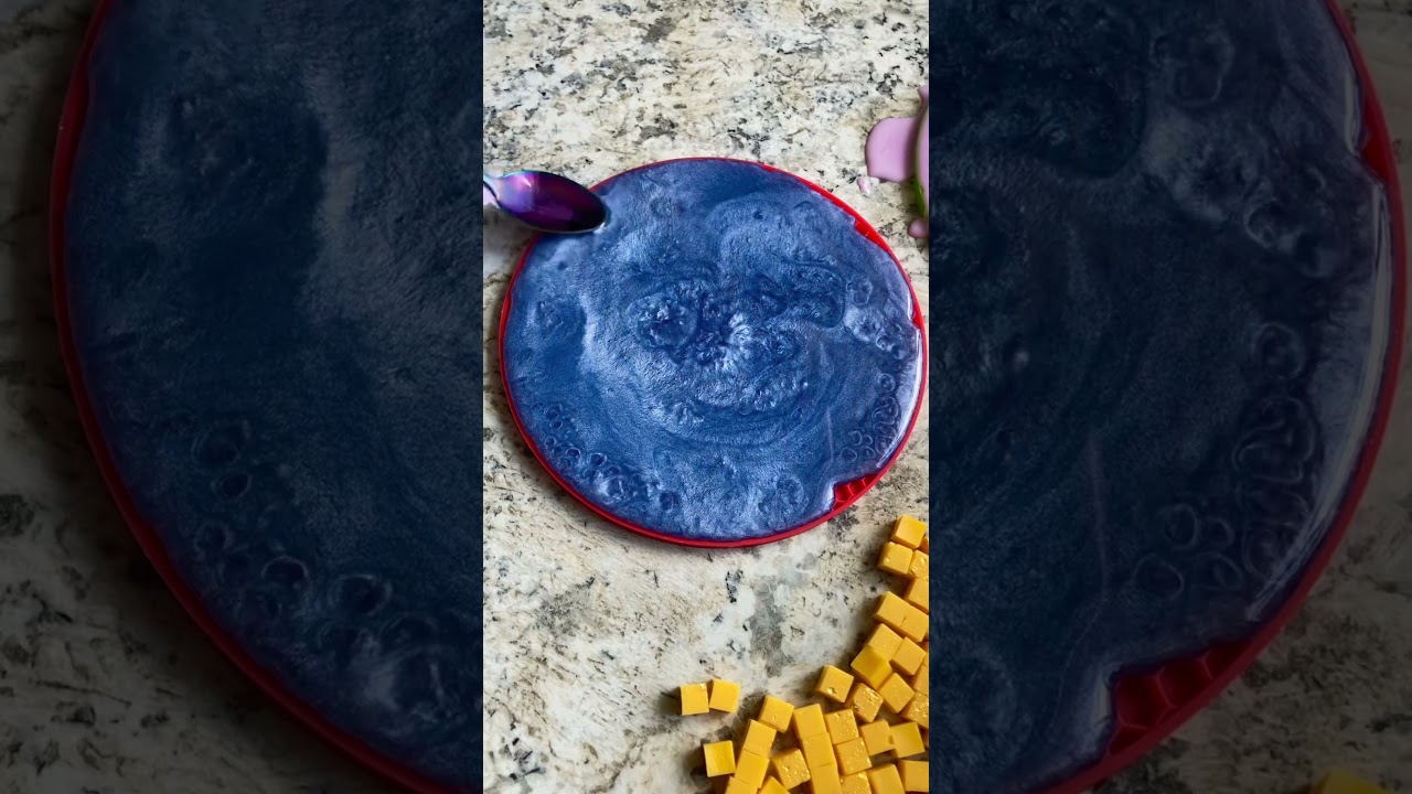 Our ✨VIRAL✨ wax pouring technique 🫶 #waxmelts #satisfying #pouring #wax #blue #shorts