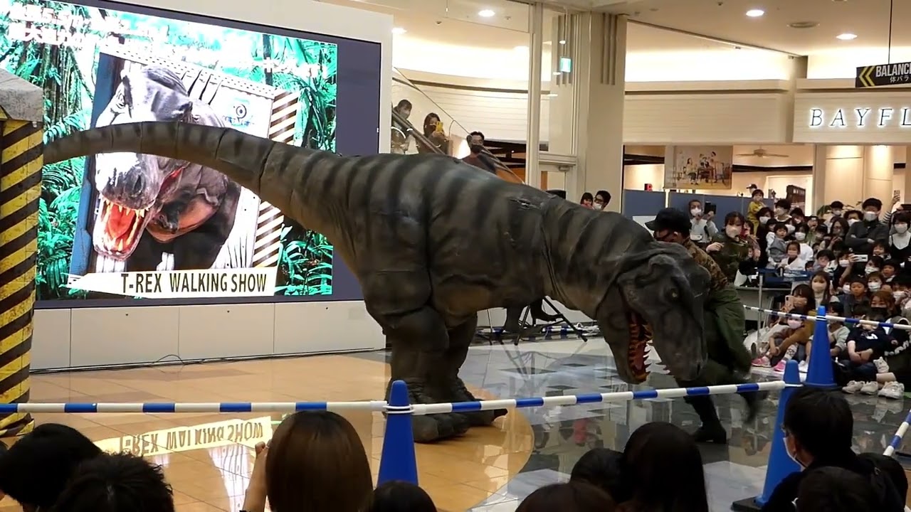 『TーREX　ウオーキングショー』in 宮崎イオンモール