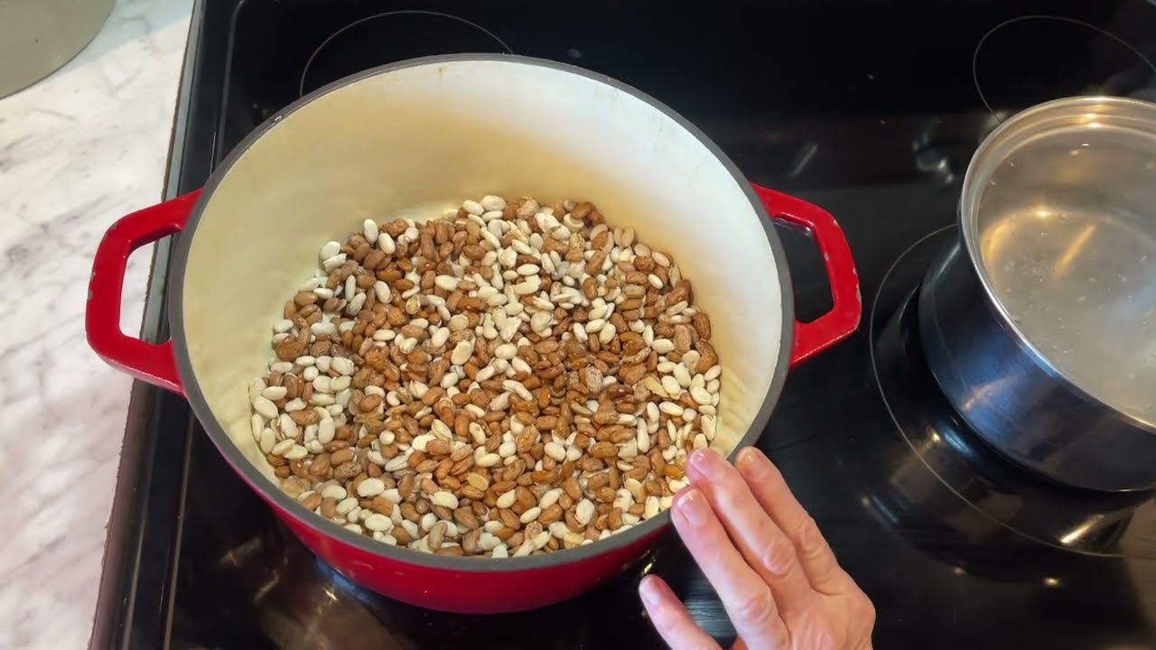 How to make Southern soup beans for dinner | Inexpensive dinner to feed a crowd
