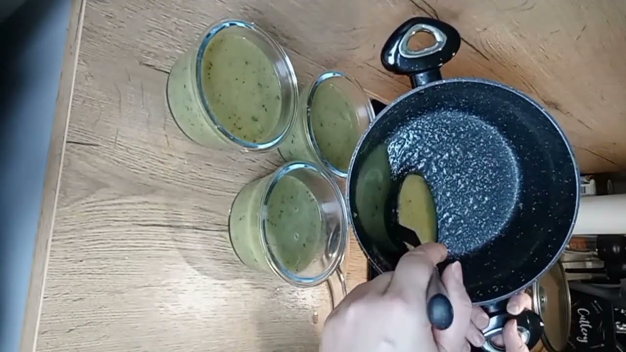 Lellen en kokkerellen, courgette soep. Diepvries koken.