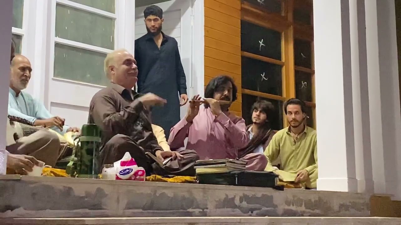 song in pashto by fayaz khan singar (Pukhton Kala Rangona Badlawe Ra Badlawe