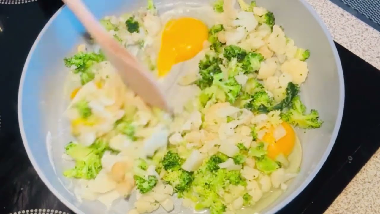 คั่วไข่ใส่ผักแซ่บๆกินกับไก่ย่าง