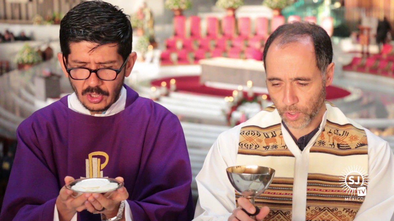 Rezando voy en Bas&iacute;lica de Guadalupe M&eacute;xico