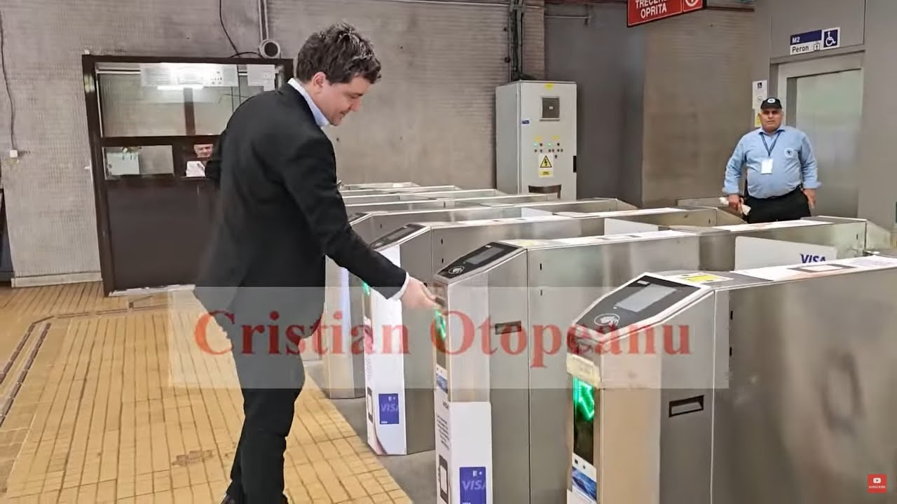 Cum merge Nicusor Dan cu metroul in Bucuresti. A fost votat presedintele Romaniei