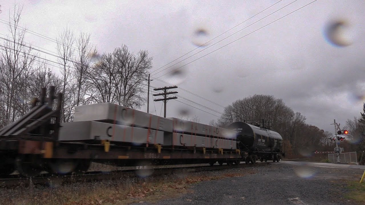 SHIFTED LOAD! CN 2692 at Parry Sound (07NOV2018)