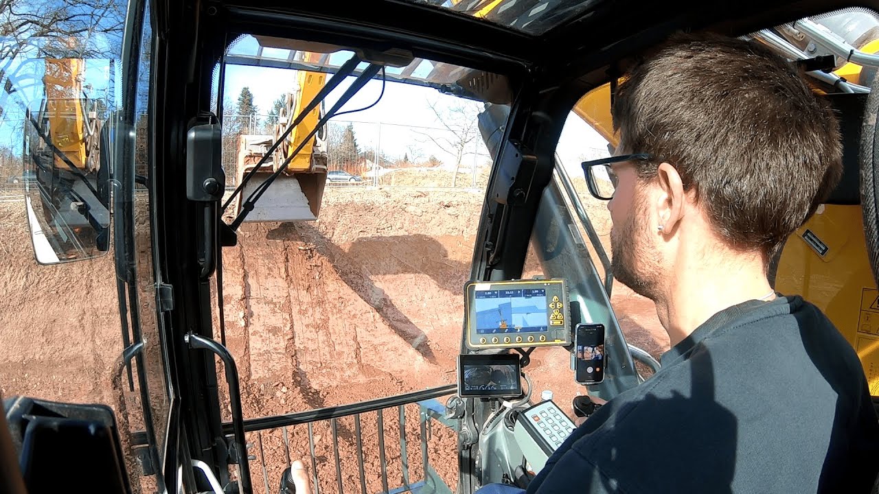 Liebherr R 926 G8 Böschungen ziehen mit Leica GPS , GoPro/ Cabview