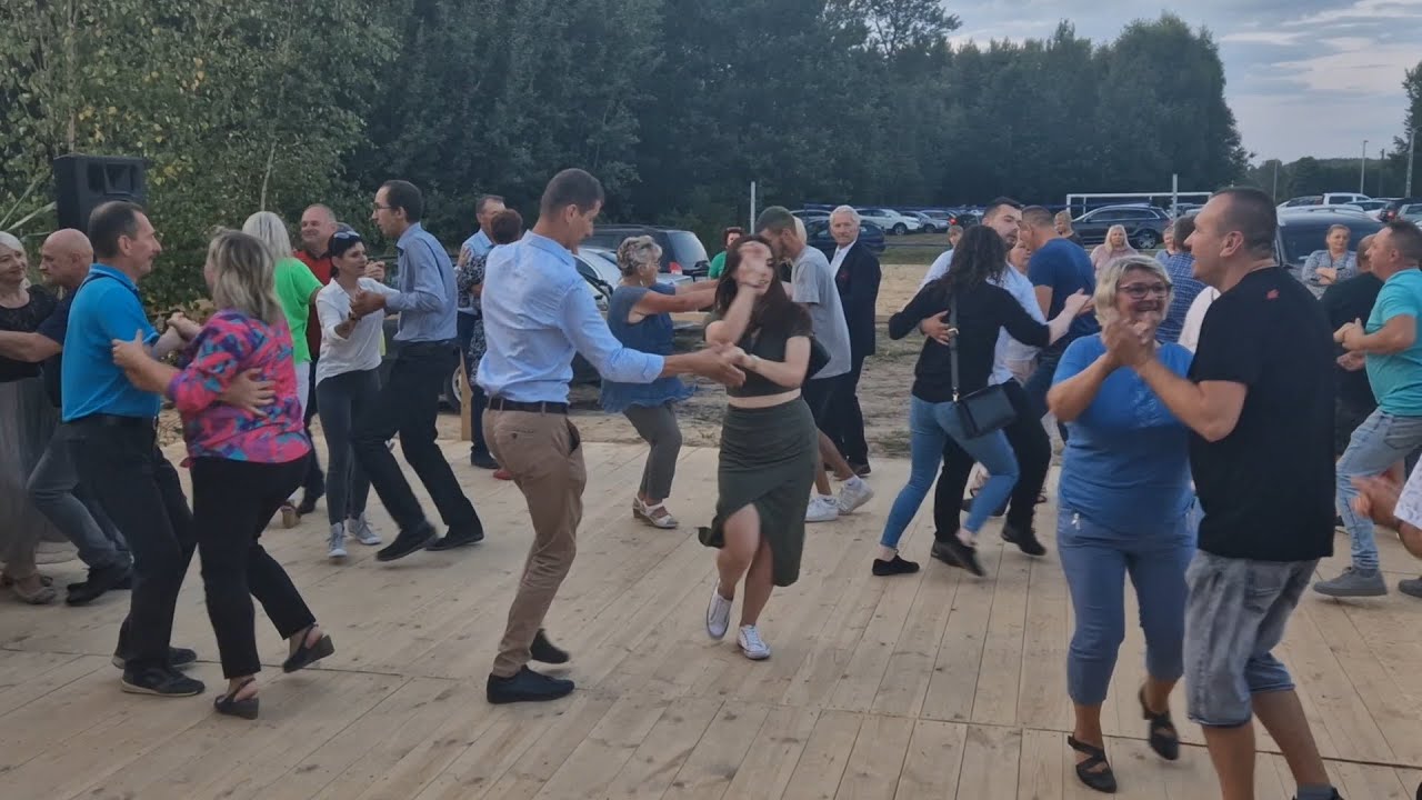 Przy dobrej kapeli coraz więcej młodych tancerzy na parkiecie!