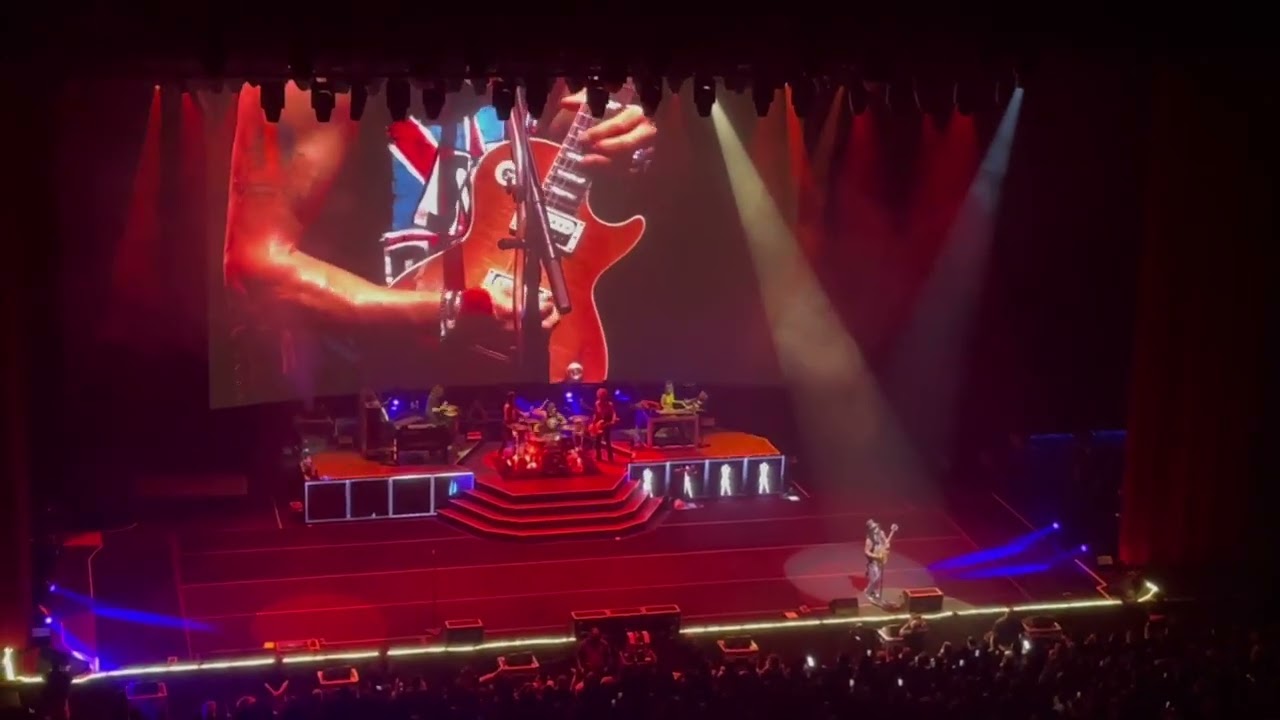 Guns n Roses, performs Rocket Queen
