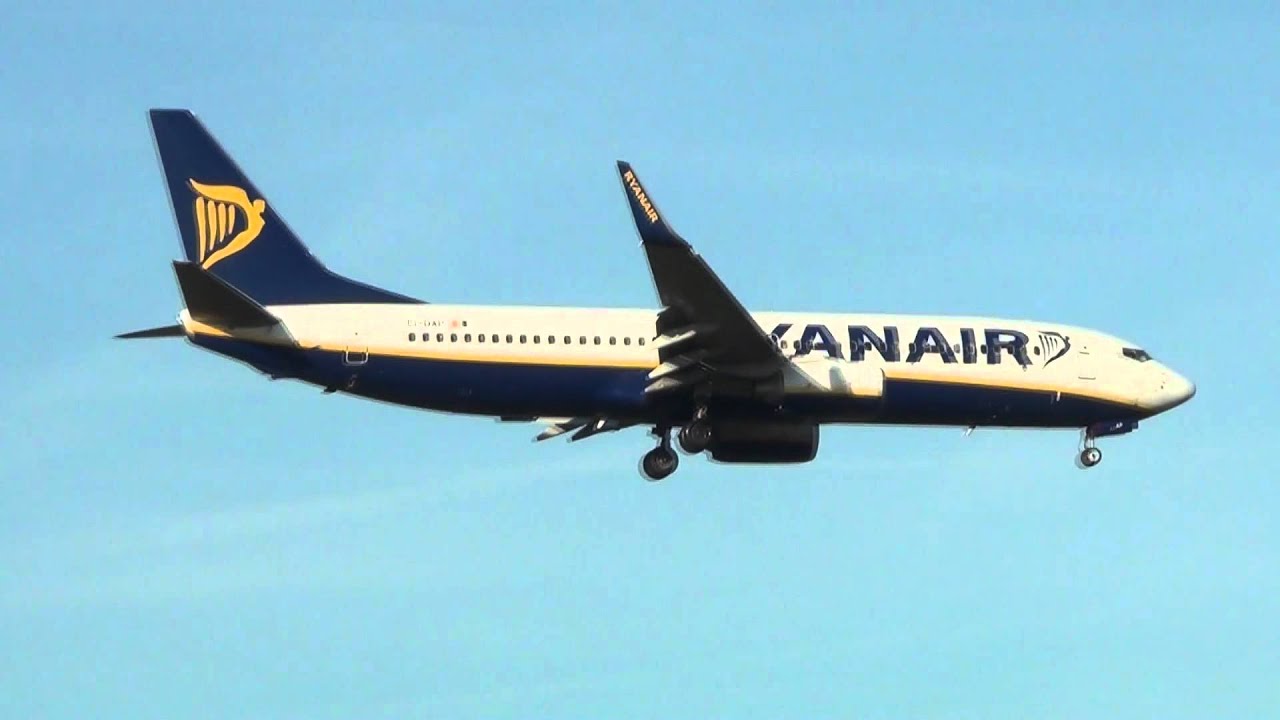 Civil aviation: approaches on runway 04