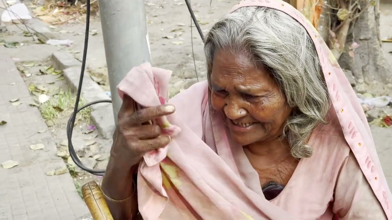 रास्ता भटकी हुइ दादी,की बहु ने सादी करते, ही बेटे को मार डाला “ सची घाटना | 🙏🙏😭😭 #helping 