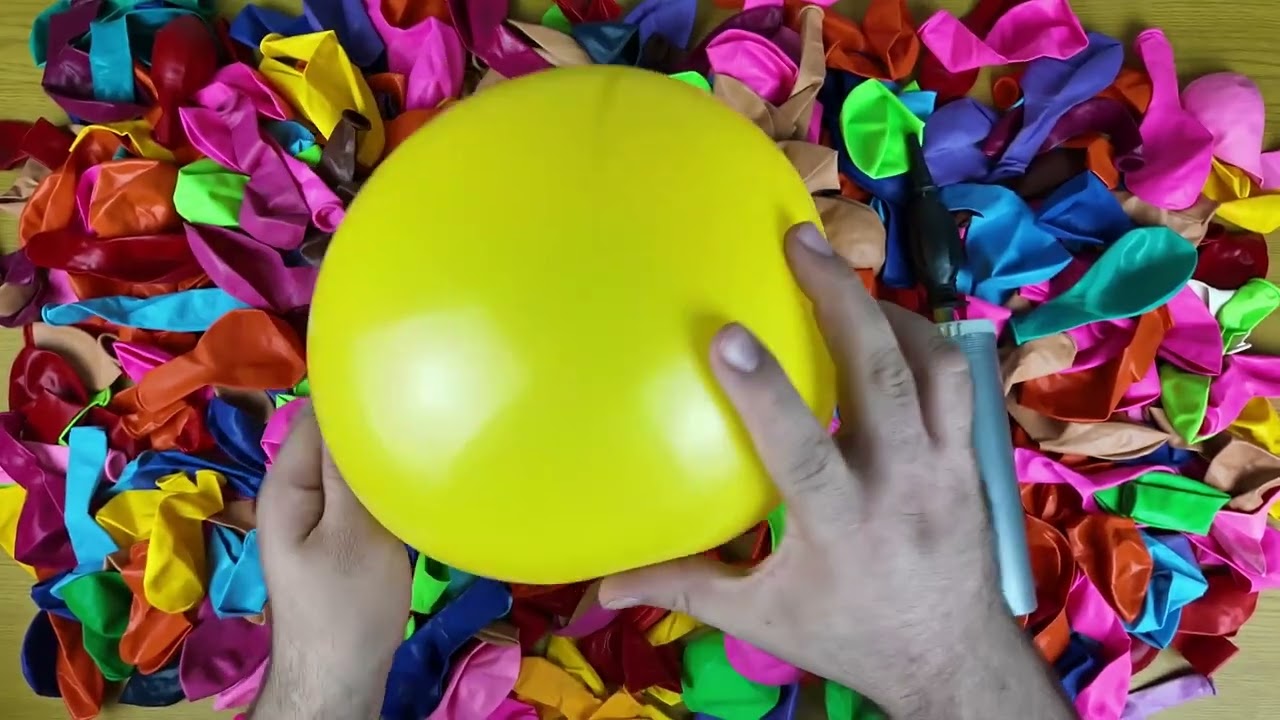 Playing with balloons and Balloon bursting #balloon #satisfying