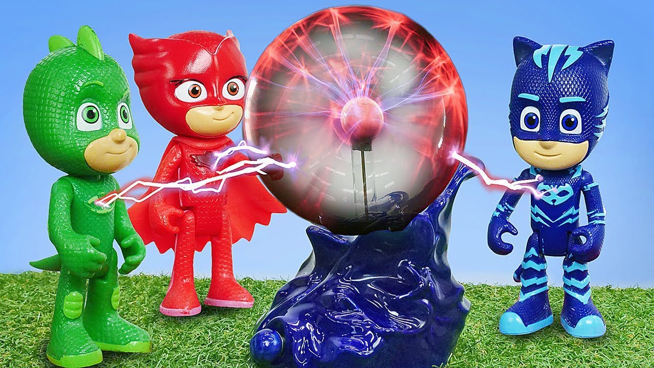 Video e giochi per bambini. PJ Masks Super Pigiamini giocattoli contro Romeo.