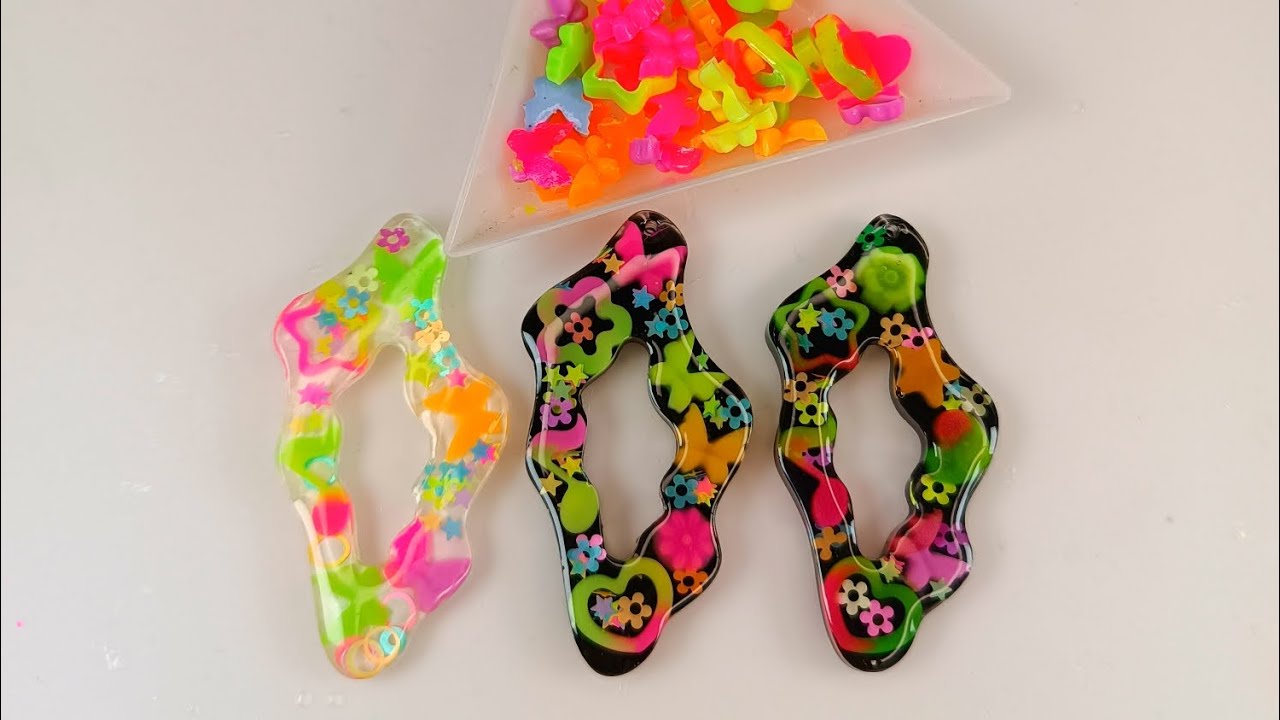 tutorial #resinauv in collaborazione con Charming u bijoux ❤️ orecchini fluo con componenti e sfondo