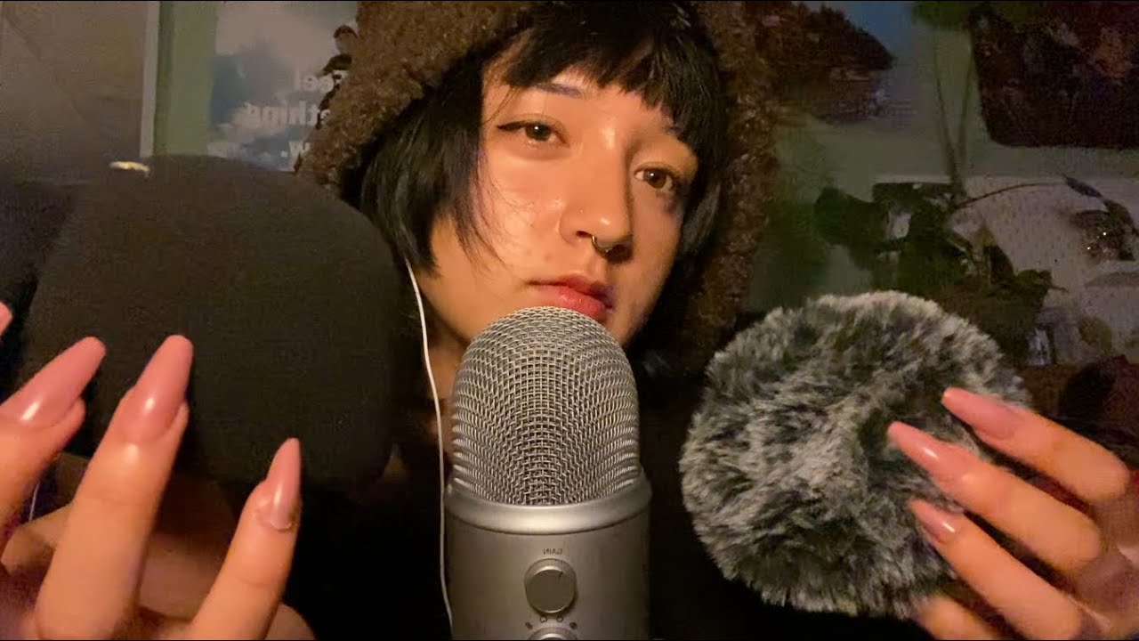 ASMR| Mic Scratching, Foam & Fluffy Mic Covers (with whispers) 😴