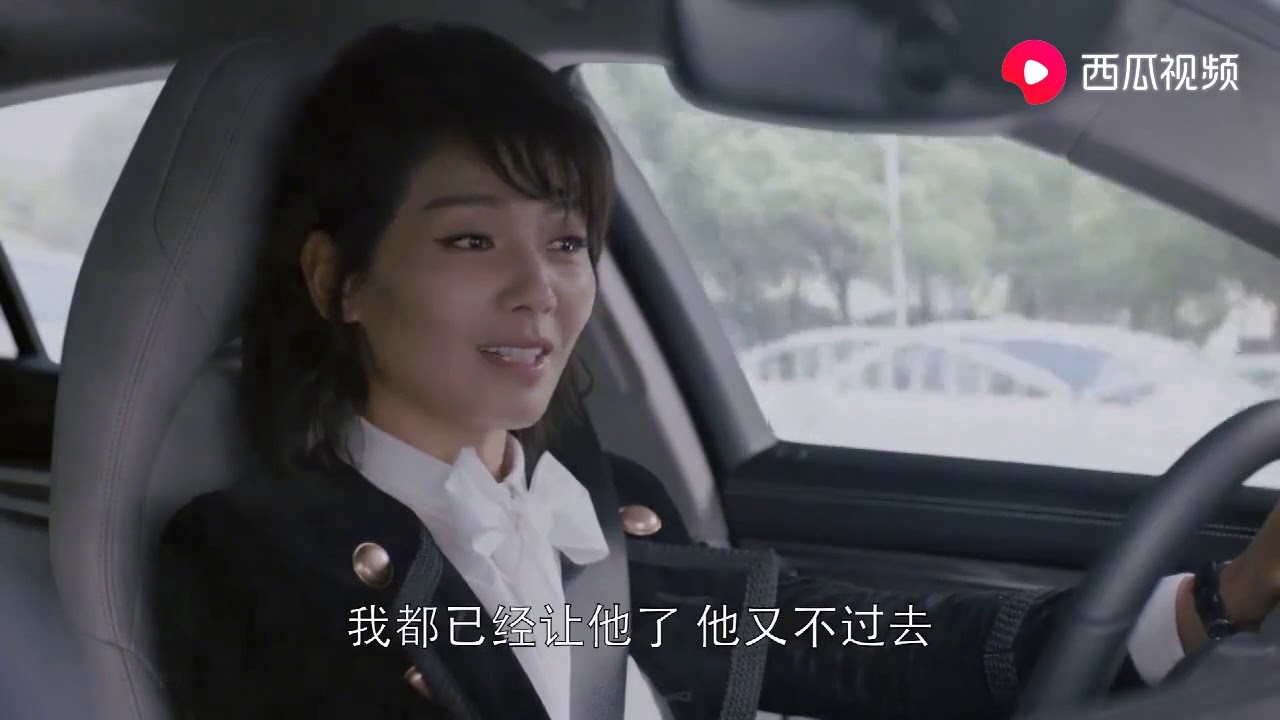 欢乐颂：舒展在安迪面前吹牛飙车，谁知安迪开的是保时捷，尴尬超清版