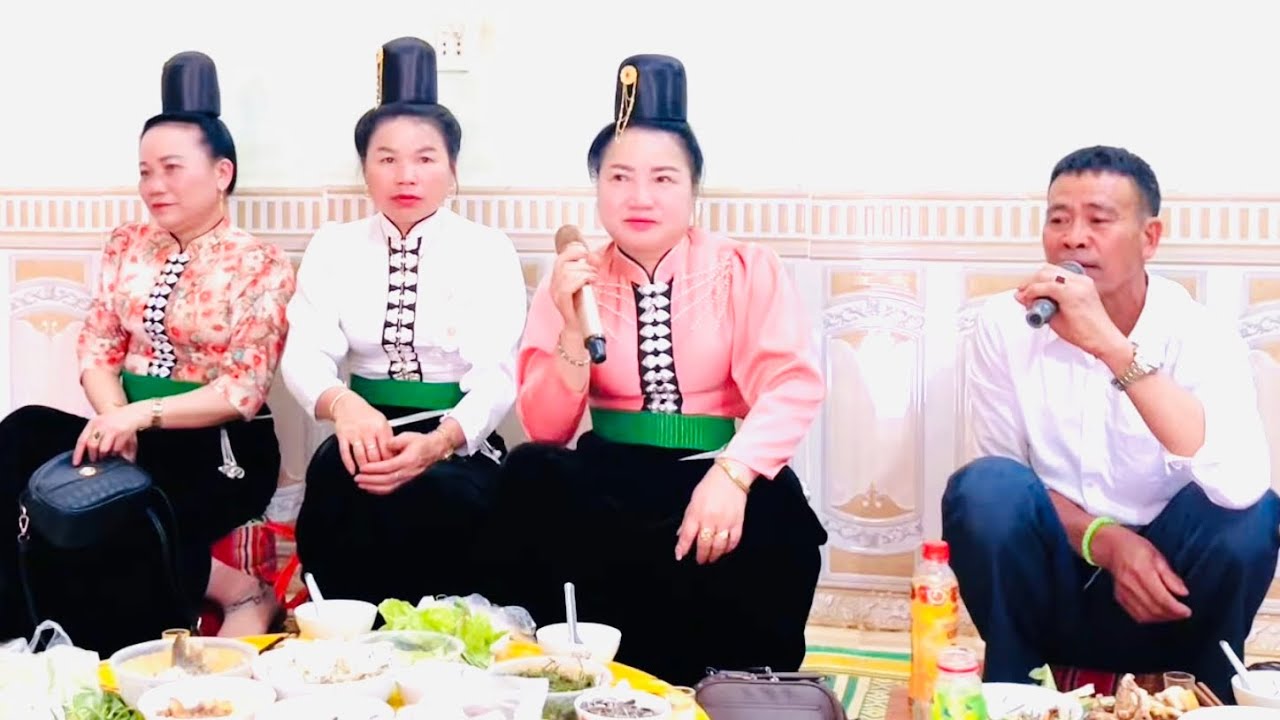 Lò Liên với lò phín in hát chúc Tết vợ chồng em hoa nhài chiềng ngần 