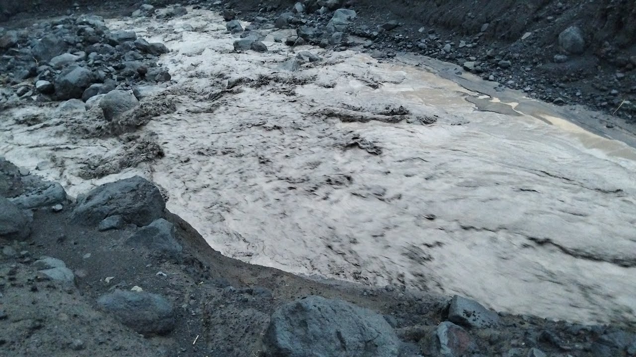 LIVE !!! BANJIR LAHAR SEMERU BELUM SURUT SEMENTARA ARAH  GUNUNG SEMERU BERGEMURUH