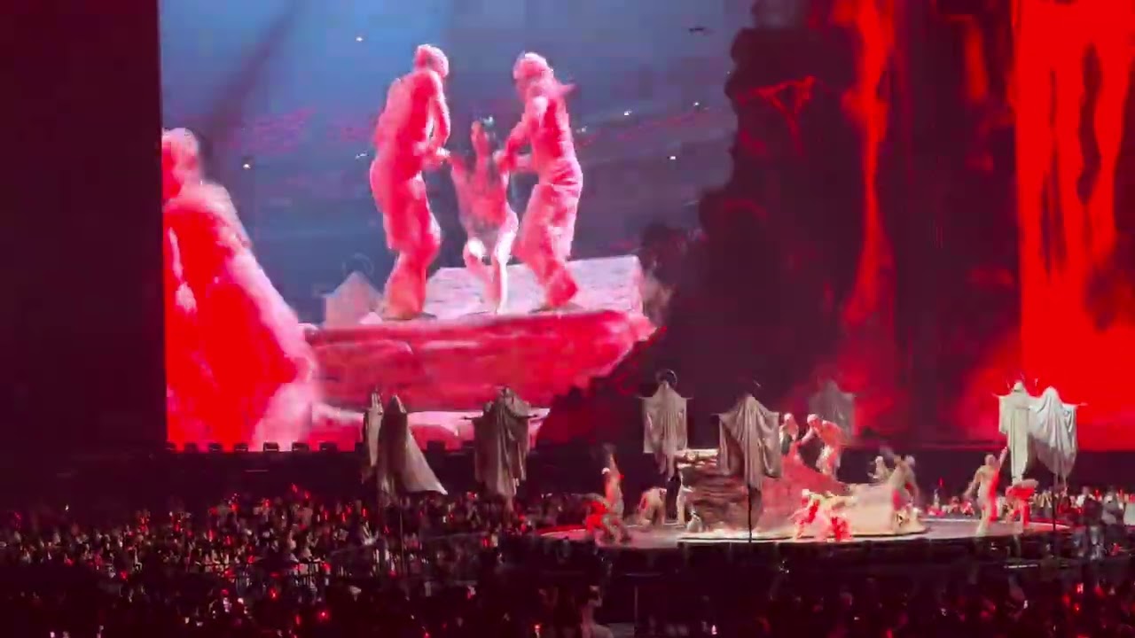 紅衣女孩Lady in Red) / 蔡依林 ／ Jolin蔡依林Pleasure世界巡迴演唱會 ／ 台北大巨蛋