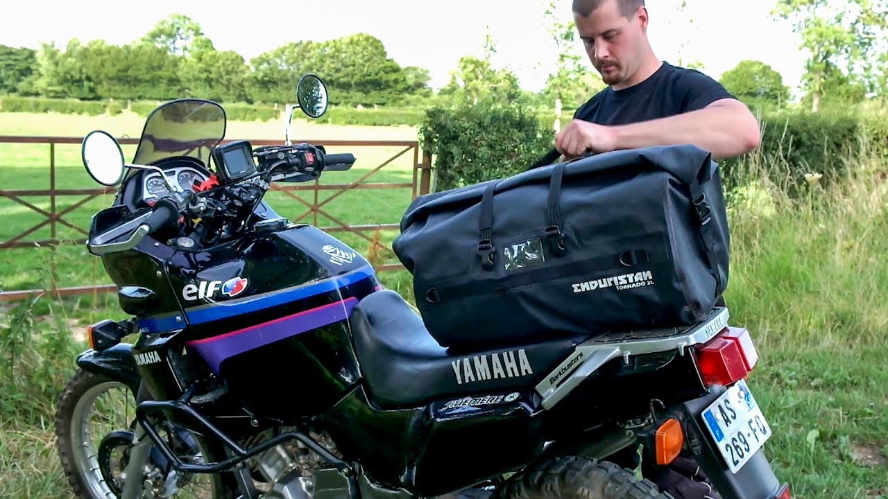 Test du Enduristan Tornado - Sac de selle pour les baroudeurs 👉 Motard-Adventure