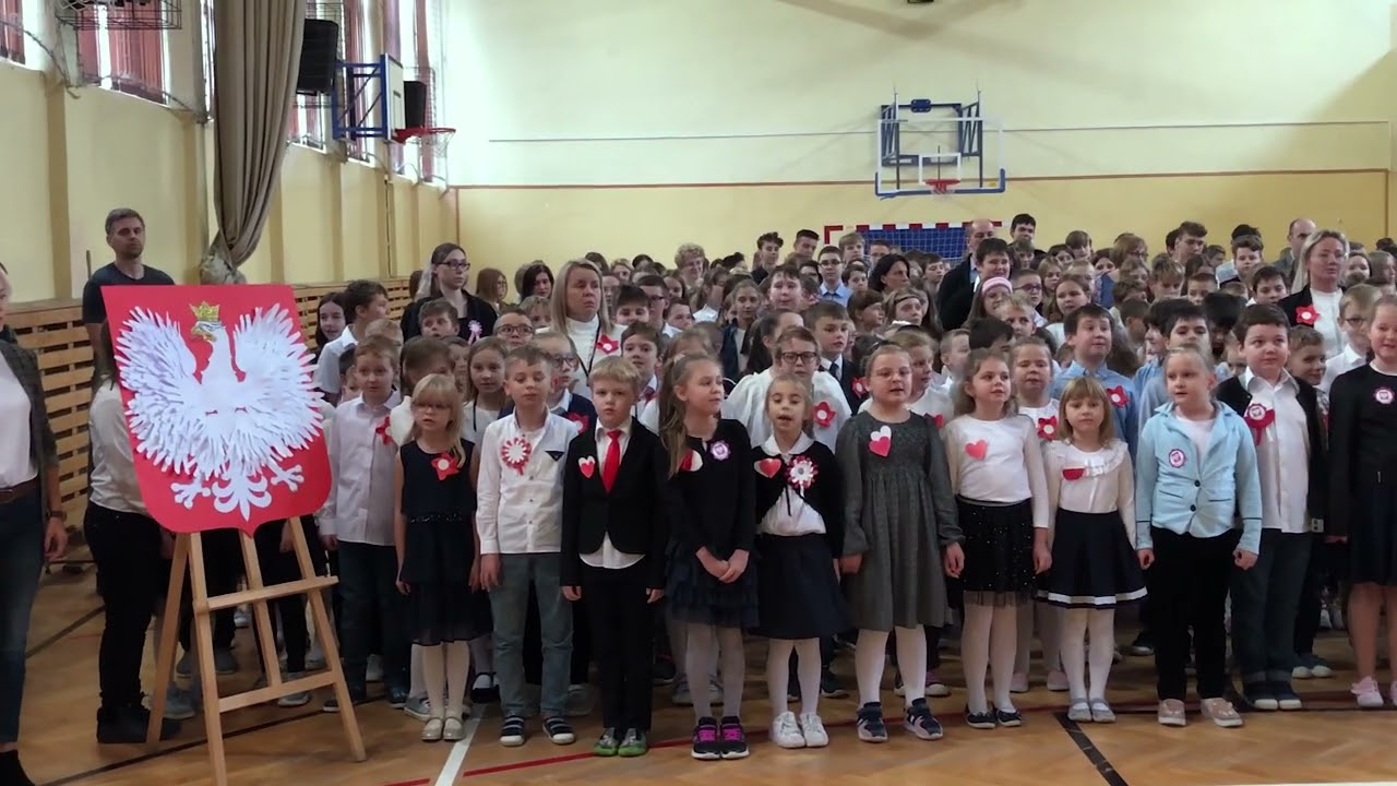 Szkoła do hymnu 2022