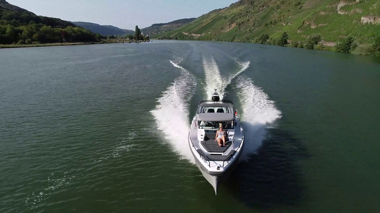 Axopar 37 Cabin mit Aft Cabin Neubootvorstellung