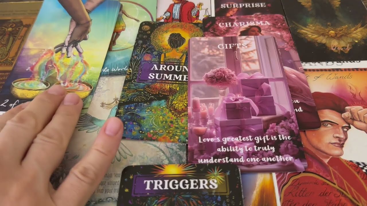 Who's around you right now 💘? Here's a 9 DECK spread.