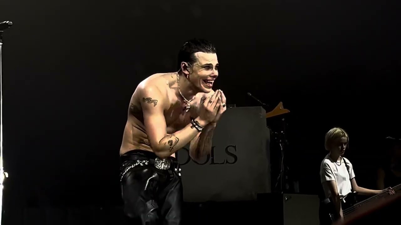 Yungblud, Hamburg Sporthalle, 27. Oktober 2025, Second Part of Ghosts plus speach & announcement 