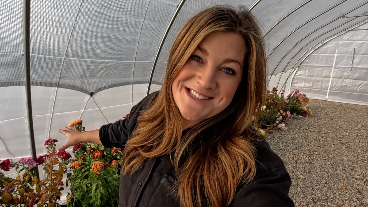 Tour of the Heirloom Mum Blooms & Making a Fall Cut Flower Arrangement! 🌸🍂💐