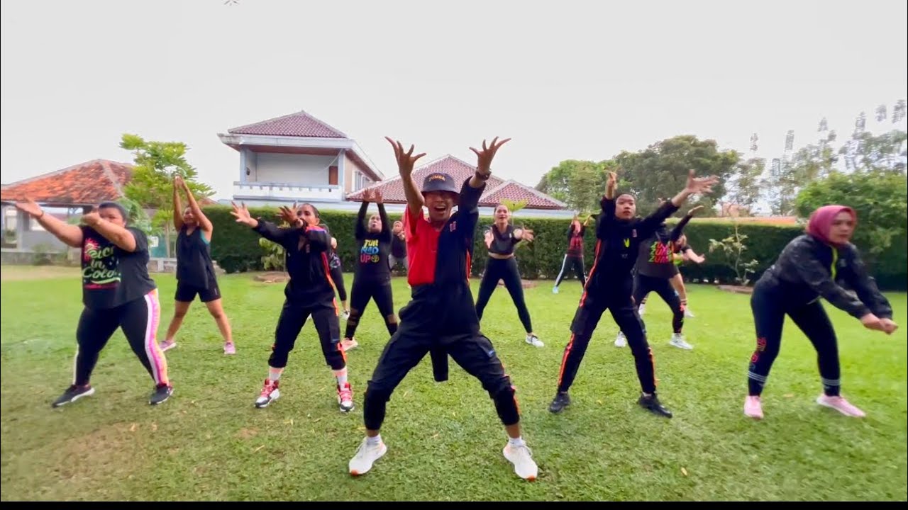 Queen of Kings - Alessandra Mele 🇳🇴 Zumba Choreo by Zin RVM