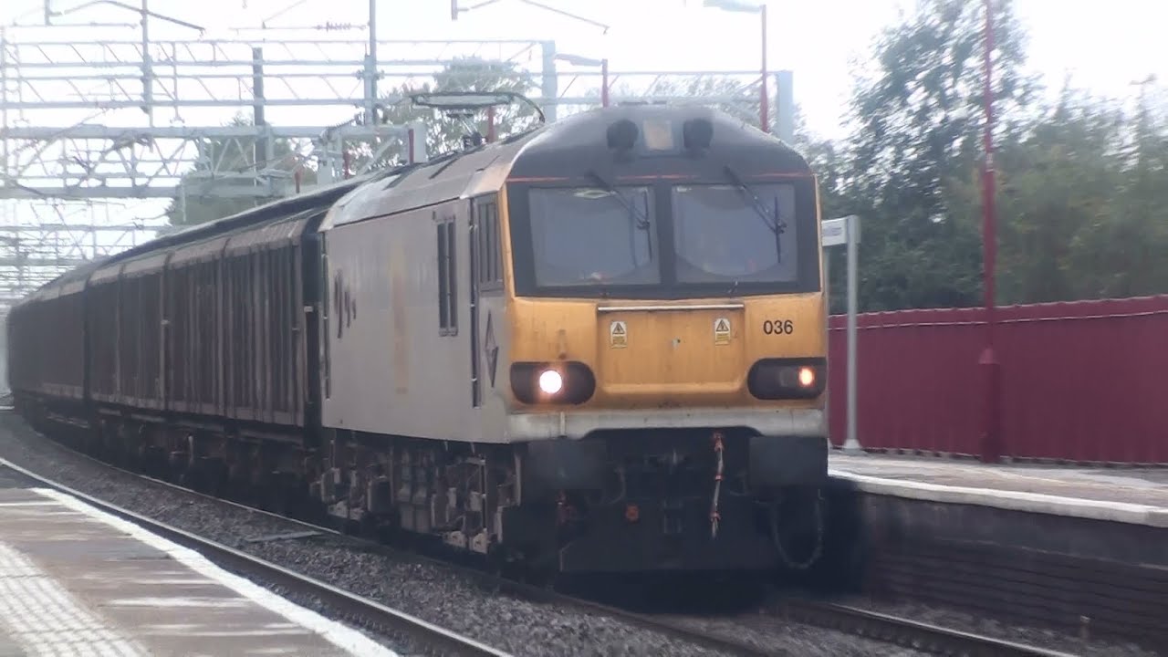 (HD) DB EWS Grey 92036 'Bertolt Brecht' storms through Harrow & Wealdstone working the 6O67 26.10.13