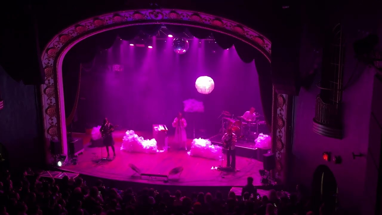 Allie X - Regulars & Sarah Come Home (Live in Toronto @ Cape God 5 Year Anniversary Show)