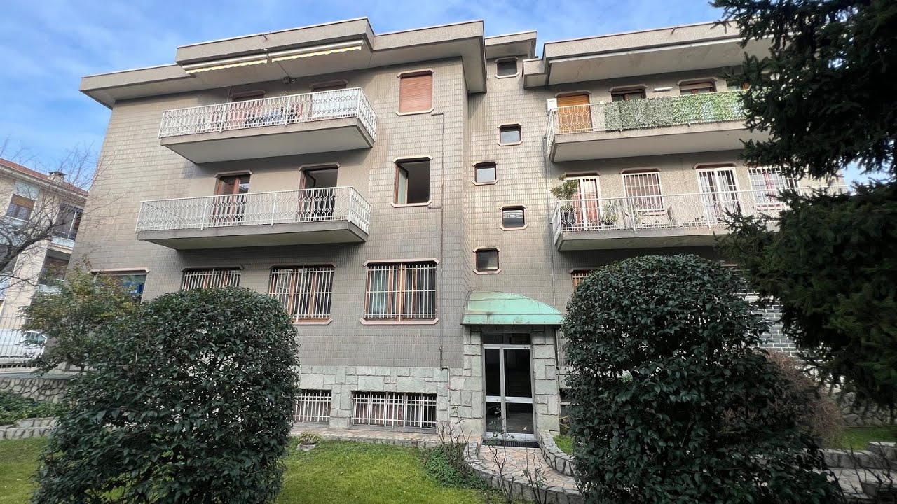 Novate Milanese   Trilocale  in piccola palazzina, con cantina e box, in zona tranquilla.
