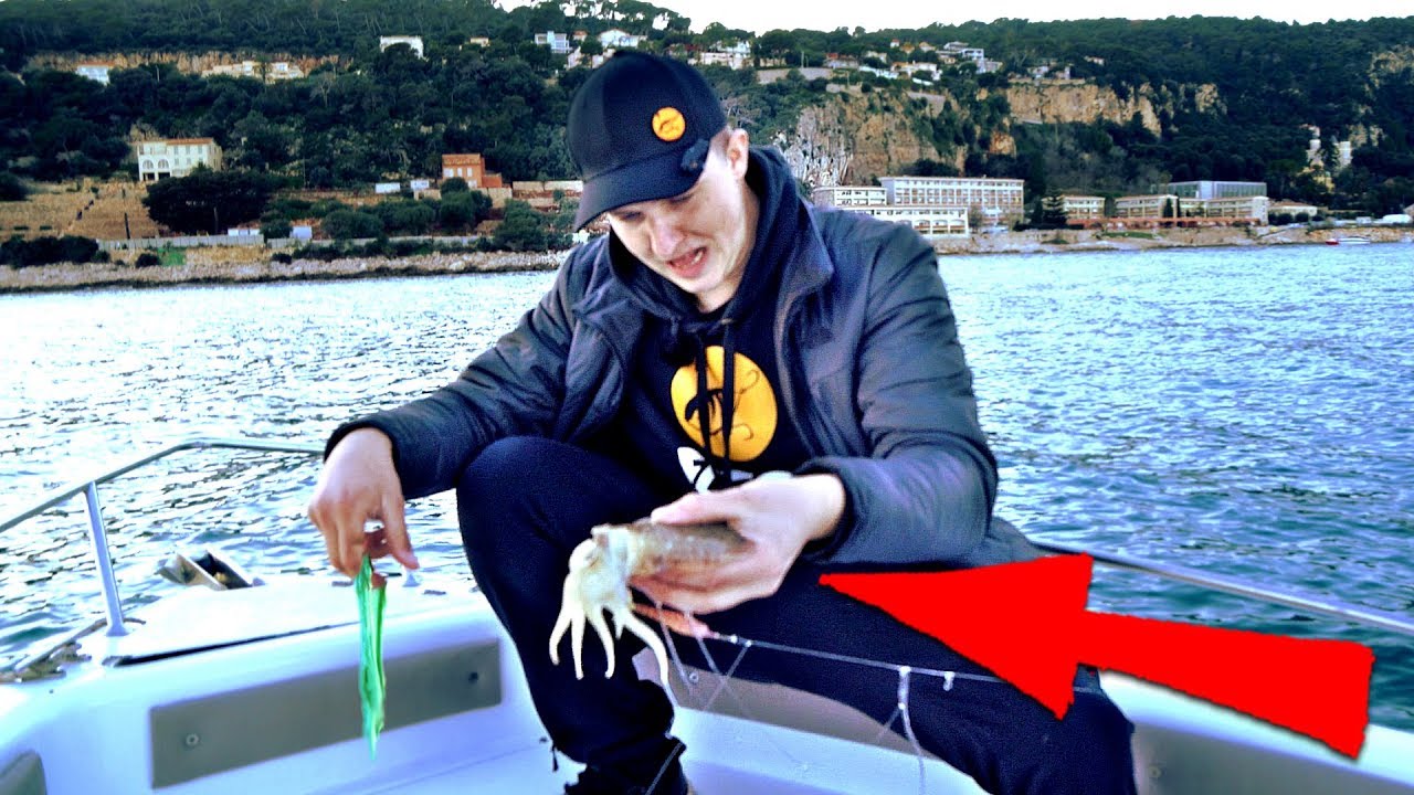 Daf&uuml;r muss er STERBEN - Tintenfisch spritzt mich voll! Catch & Cook