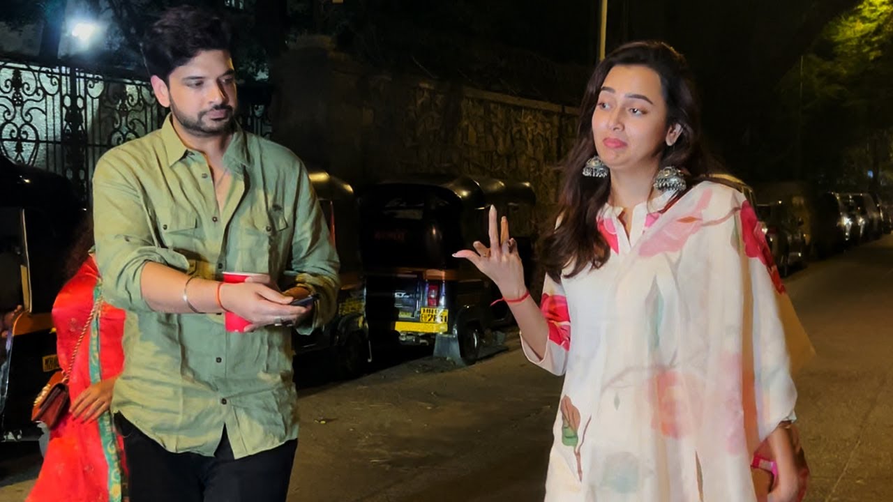 Karan Kundra With LOVE Tejasswi Praksh 😍 Attend Friends Diwali Party