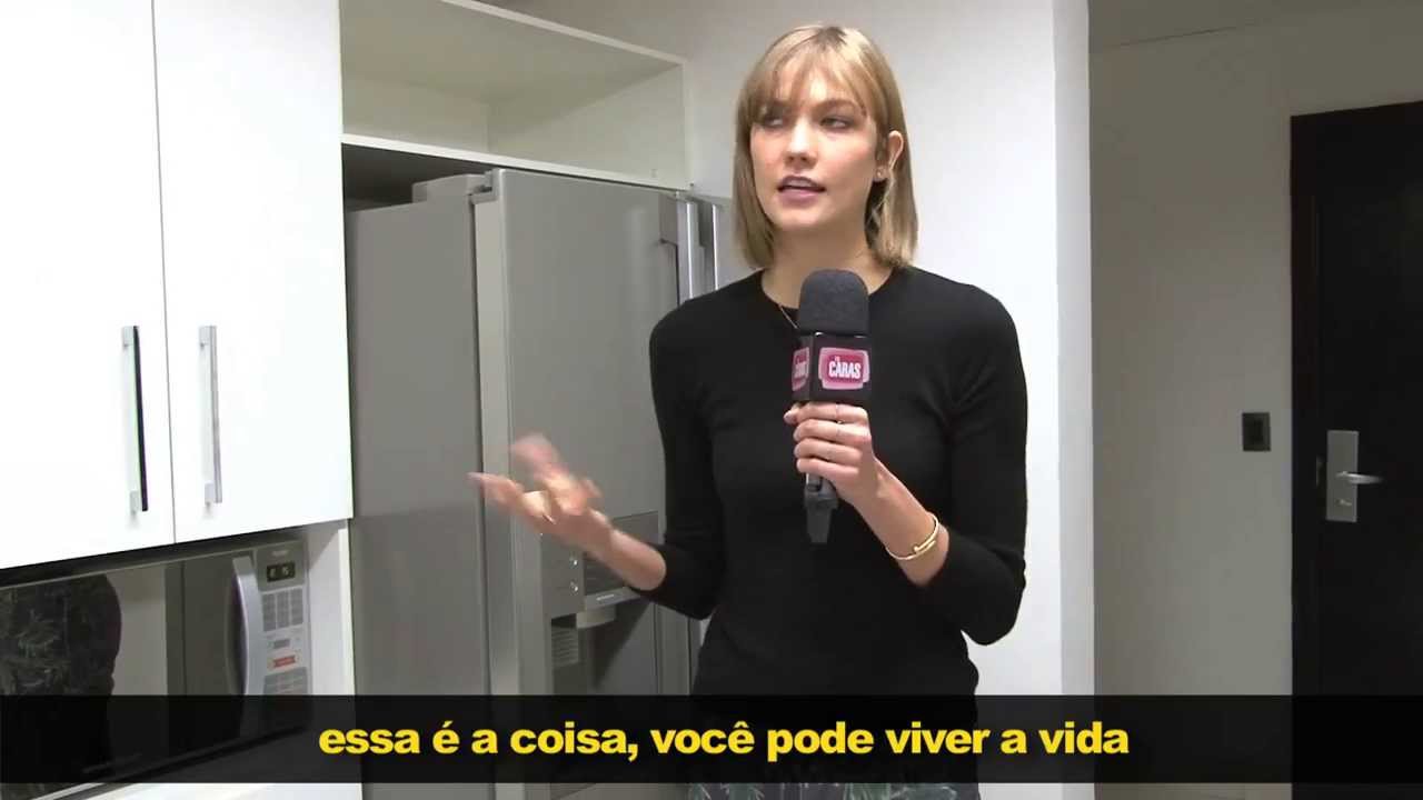 A dieta de amêndoas de uma angel. Modelo Karlie Kloss abre a geladeira