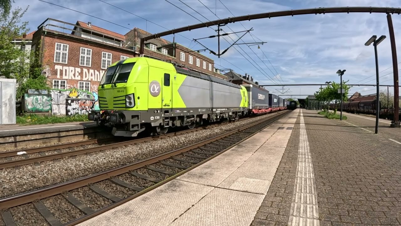 Hectorrail 193 412 med container-trailertog