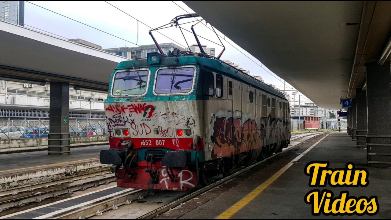 E652.007 isolata in partenza dal binario 4 di Napoli Centrale