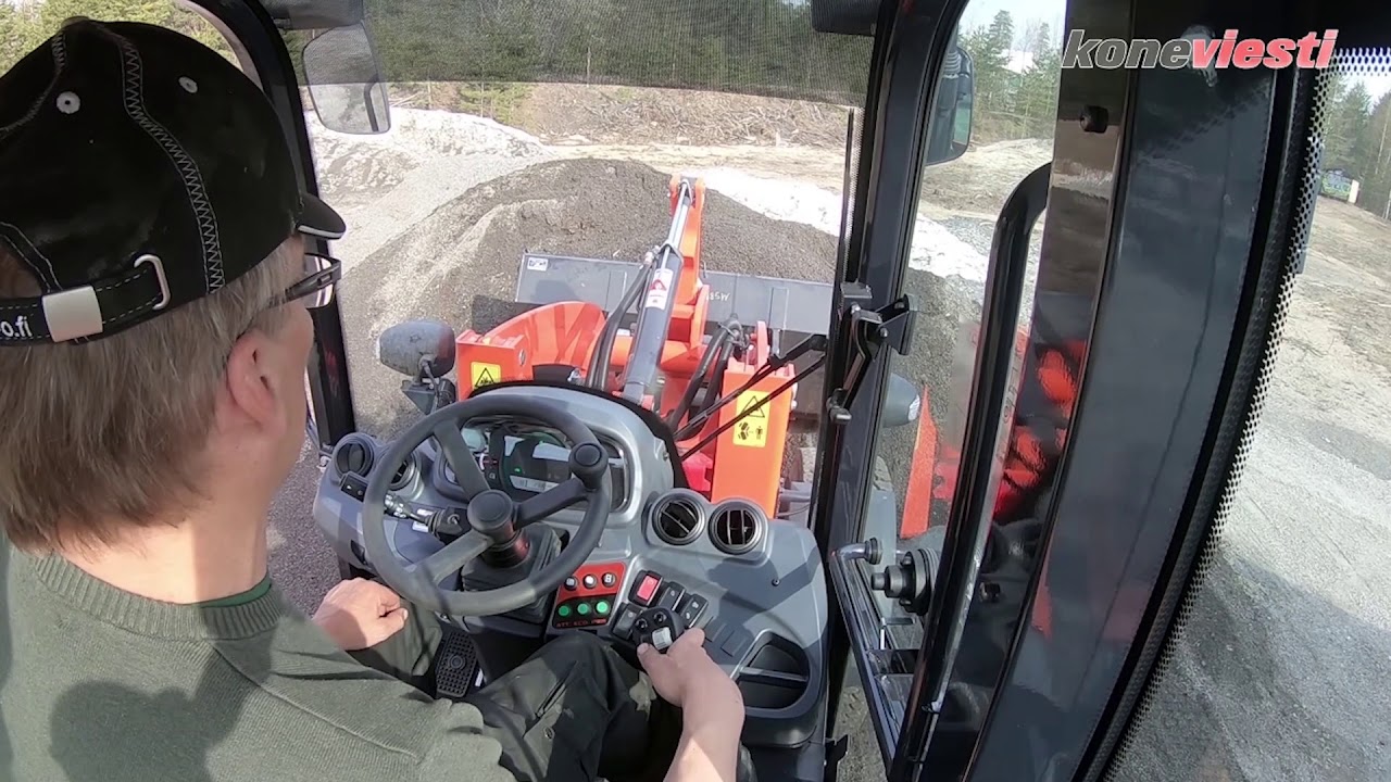Koneviestin kokeilussa Kubota R085 -pyöräkuormain
