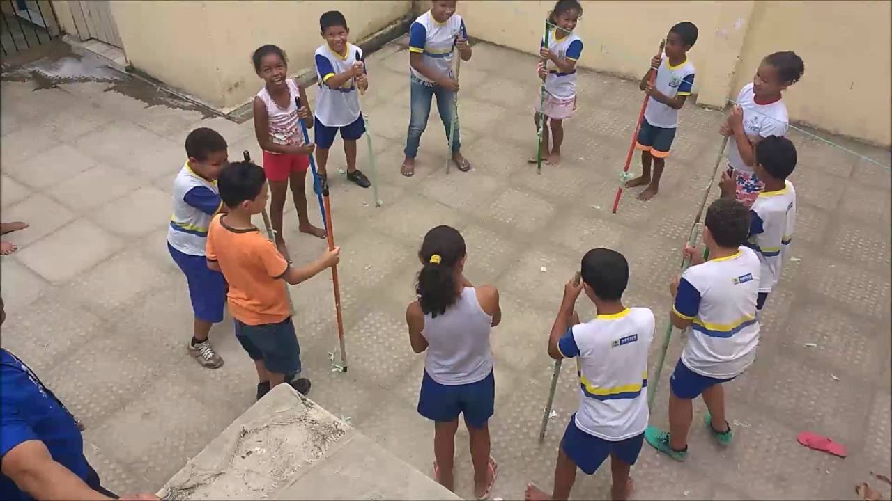 RECREAÇÃO ESCOLAR (DINÂMICA DO BASTÃO)